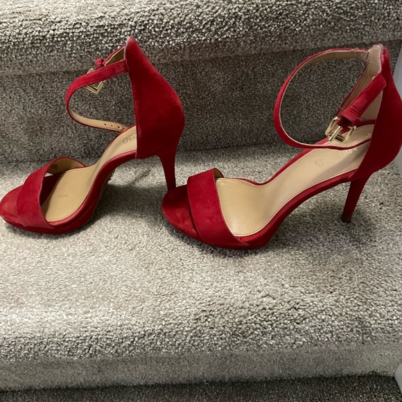 Michael Kors Red heels - Picture 2 of 4